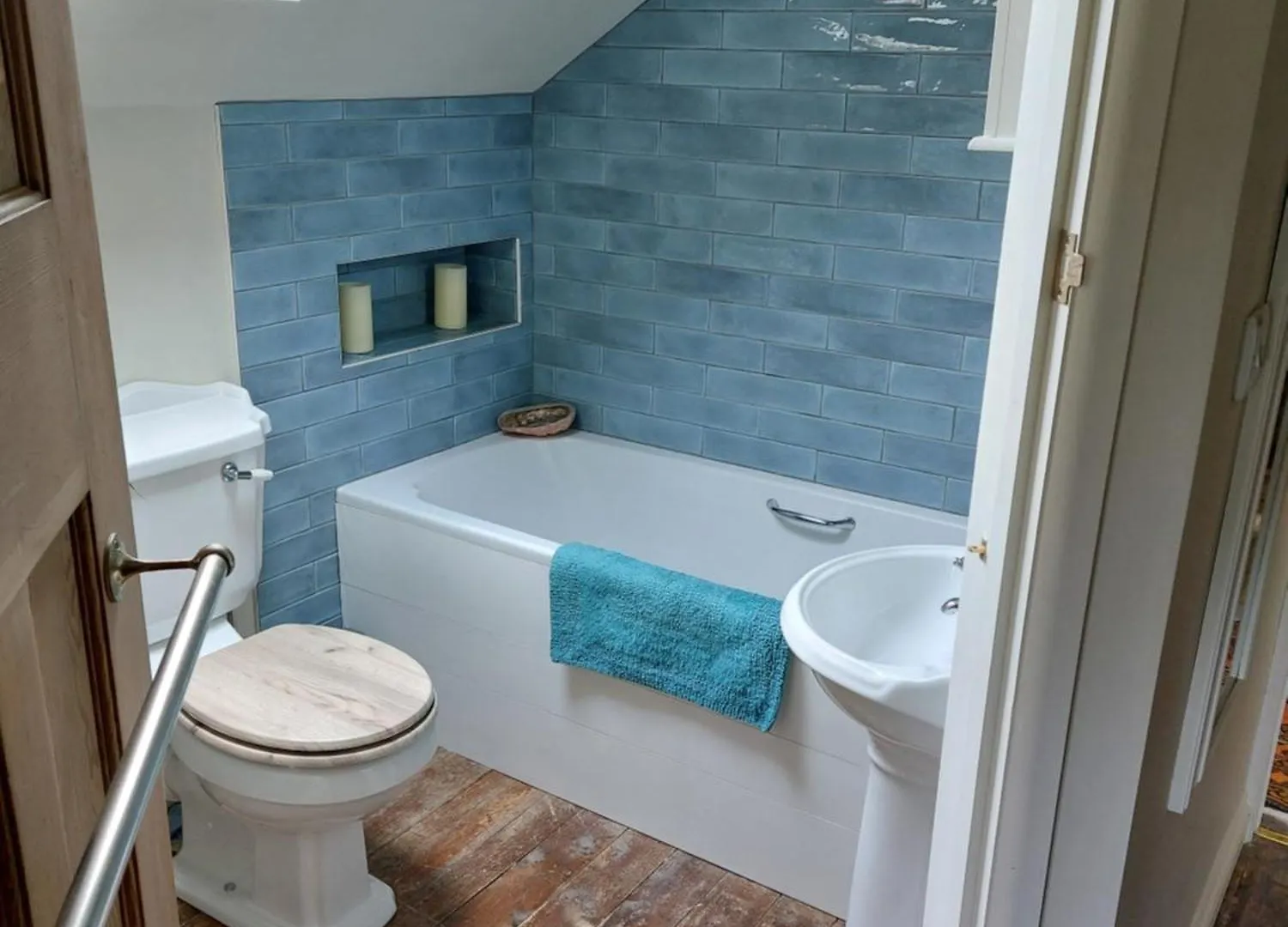 West Wing At The Swallows - Kingsize Ensuite Bedroom And Private Garden Swansea Homestay