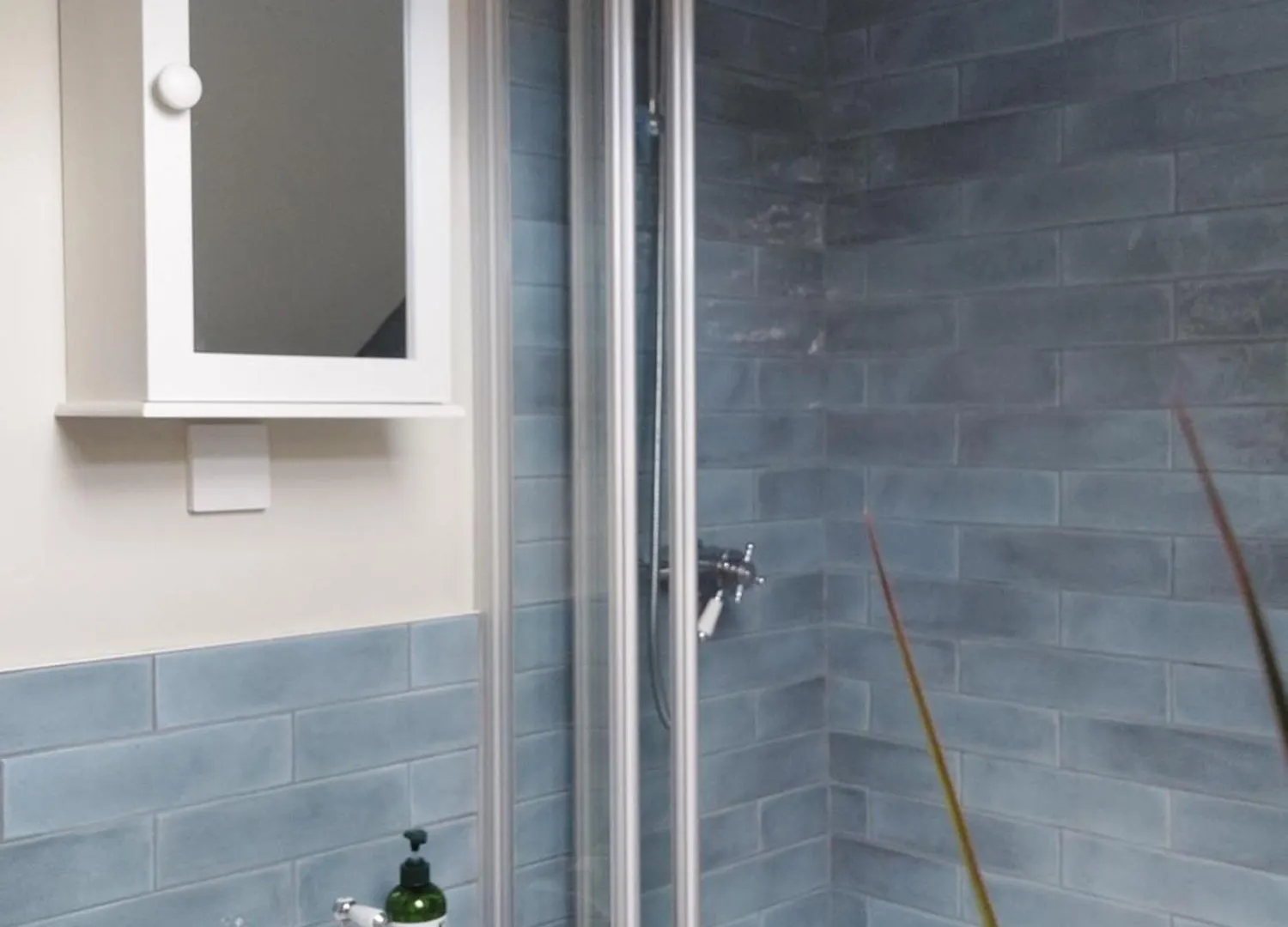 West Wing At The Swallows - Kingsize Ensuite Bedroom And Private Garden Swansea 0*,