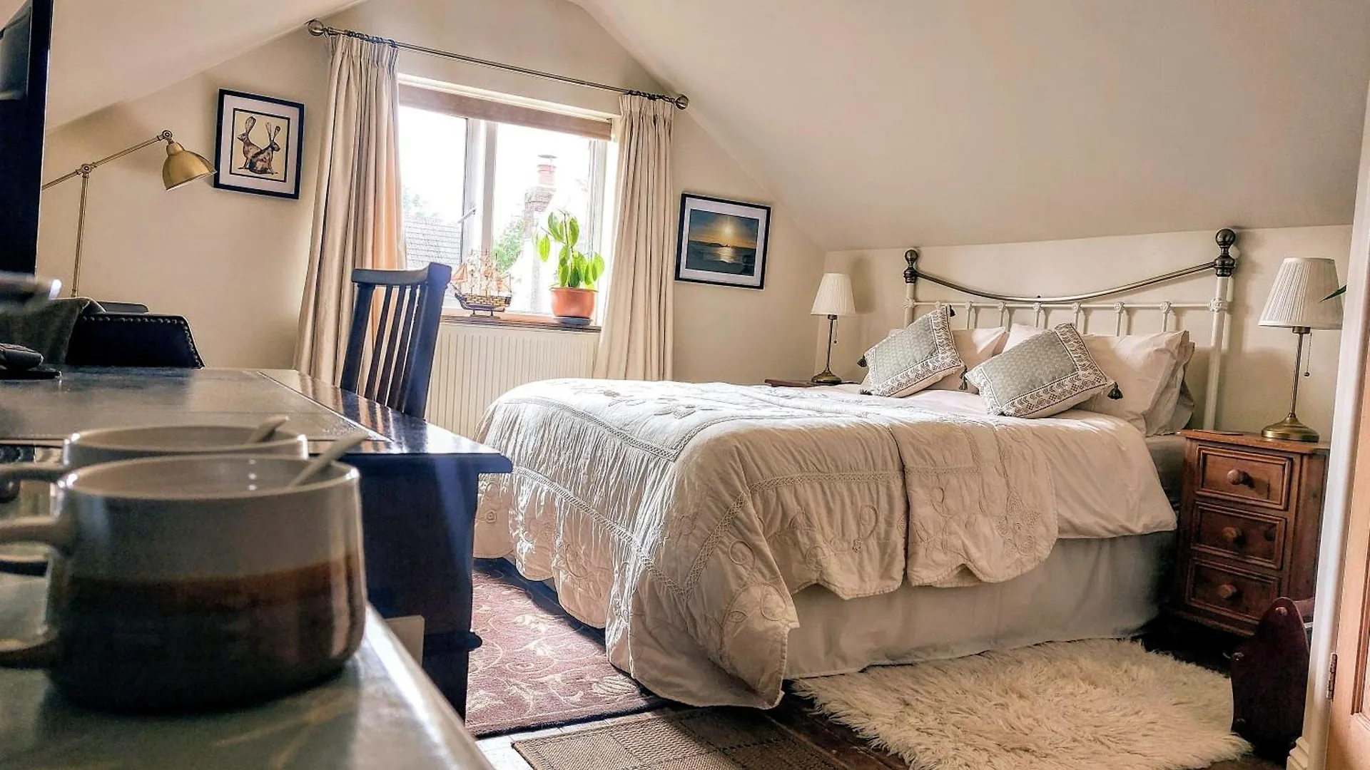West Wing At The Swallows - Kingsize Ensuite Bedroom And Private Garden Swansea