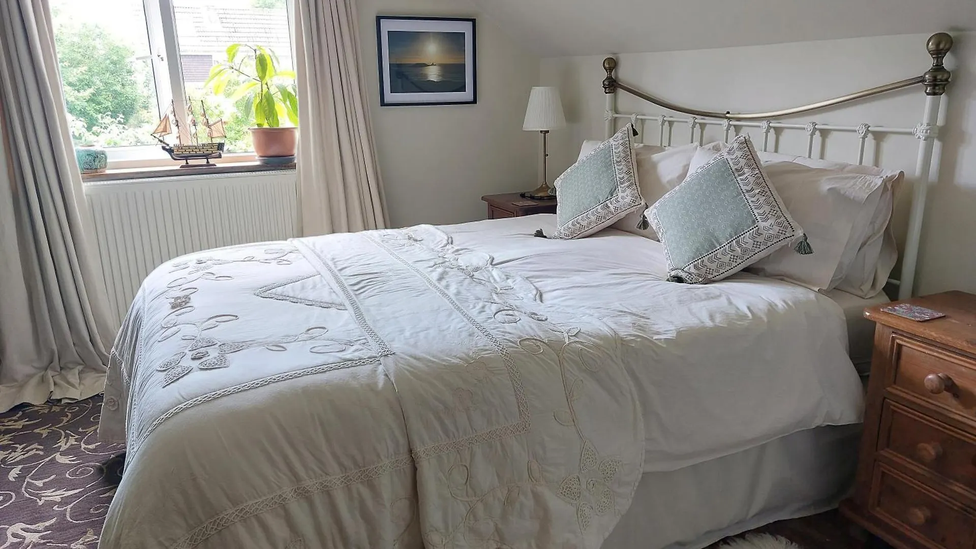 West Wing At The Swallows - Kingsize Ensuite Bedroom And Private Garden Swansea United Kingdom